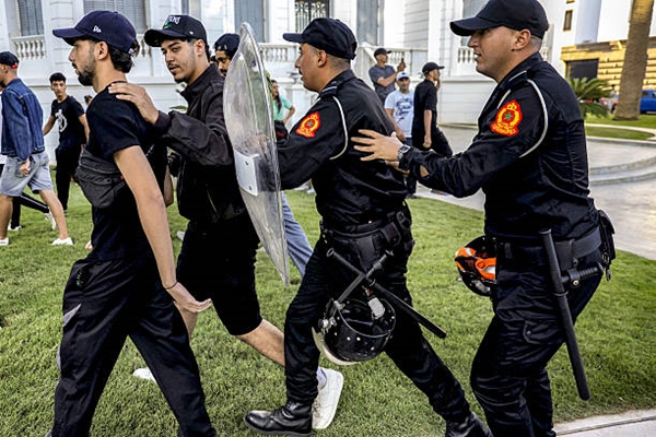 وزارة الداخلية تعلن إصابة 263 رجل أمن وتوقيف 409 أشخاص في احتجاجات “جيل z”