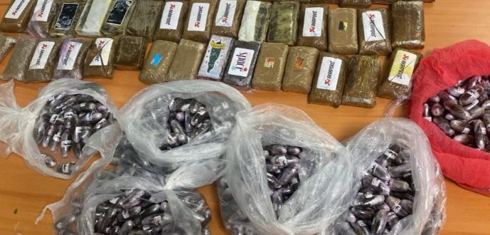 عملية تفتيش تكشف مخدرات مخبأة بإحكام داخل أمتعة مسافر أجنبي بطنجة