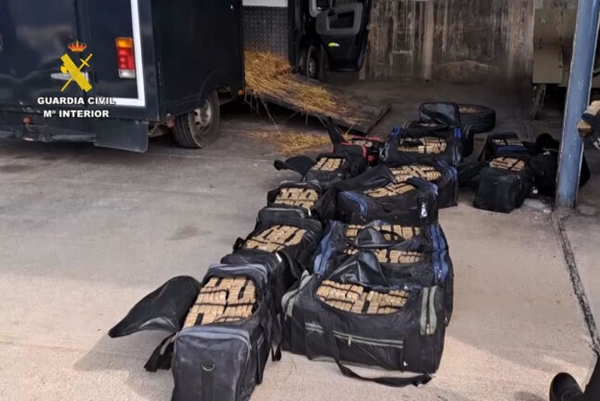 إسبانيا تفكك شبكة لتهريب المخدرات من المغرب داخل تجاويف حافلات خاصة