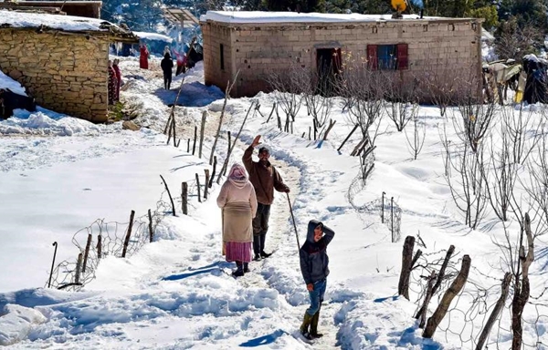 إطلاق عملية “رعاية” للتكفل بالساكنة المعرضة لآثار موجات البرد بمدن الشمال