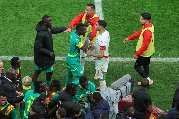 إنفانتينو يدين تصرفات لاعبي السنغال ويطالب باتخاذ إجراءات تأديبية