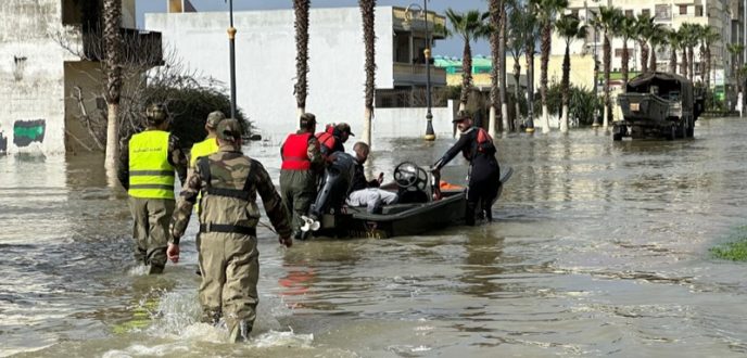 تدخلات ميدانية منسقة بالقصر الكبير لإجلاء وإيواء المواطنين المتضررين من فيضان وادي اللوكوس
