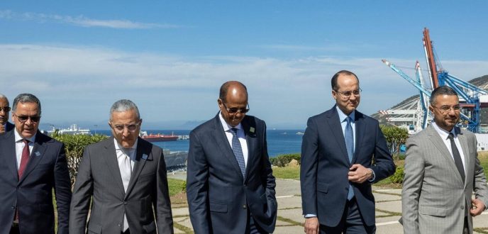 رئيس مفوضية الاتحاد الإفريقي يشيد بميناء طنجة المتوسط كنموذج لوجستي رائد