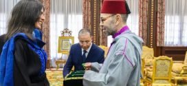 جلالة الملك يستقبل المتسلقة المغربية نوال صفنضلة ويوشحها جلالته بوسام المكافأة الوطنية من درجة ضابط