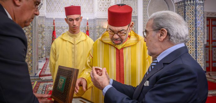 جلالة الملك يستقبل والي بنك المغرب بالقصر الملكي بتطوان