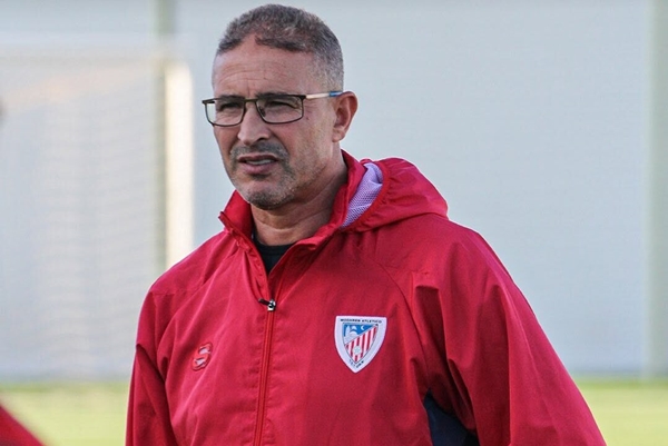 المغرب التطواني ينهي ارتباطه بالمدرب عبد الكريم الجيناني
