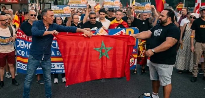محامو تطوان يستنكرون تمزيق العلم المغربي بإسبانيا ويطالبون بالتصدي للعنصرية