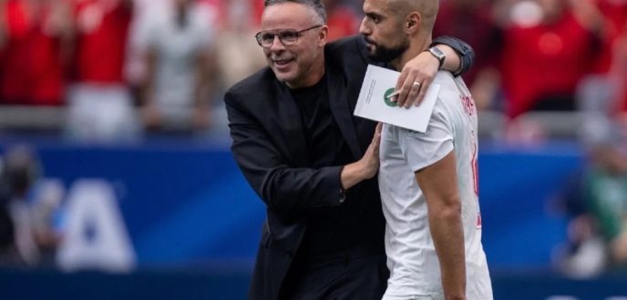 أمرابط يعلن عدم استعداده للعب مع المنتخب ما دام وهبي مدربا لـ”الأسود”