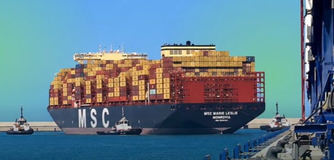 سفينة شحن ترسو بميناء الناظور غرب المتوسط تمهيدا لانطلاق النشاط التجاري